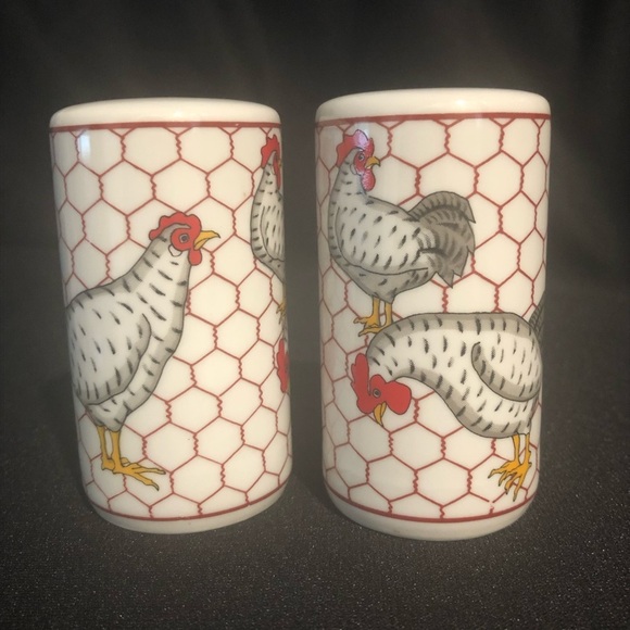 Vintage Chickens Salt Pepper Shakers - White Red Black Gray - Made in Japan - Picture 7 of 7